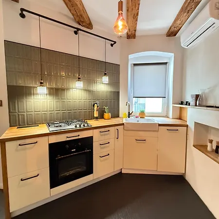 Z A B R S A I N T Z Dusza Xviii Apartman *