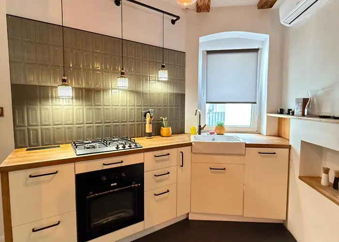 Z A B R S A I N T Z Dusza Xviii Apartmán *